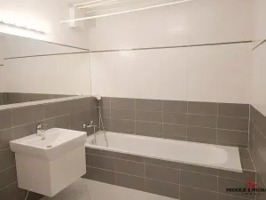 Pronájem bytu 2+kk, Praha - Vysočany, Pod Harfou, 54 m2