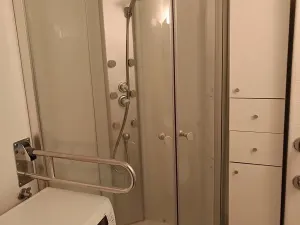 Prodej bytu 2+kk, Praha - Kobylisy, Třeboradická, 39 m2