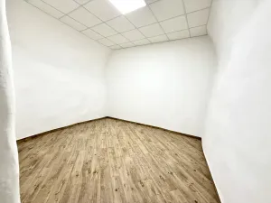 Pronájem skladu, Praha - Malá Strana, Malostranské náměstí, 210 m2