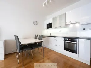 Pronájem bytu 1+kk, Praha - Holešovice, Komunardů, 36 m2