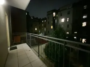 Pronájem bytu 1+kk, Praha - Vršovice, Sevastopolská, 33 m2