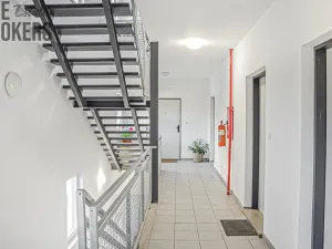 Pronájem bytu 1+kk, Chýnice, Karlštejnská, 38 m2