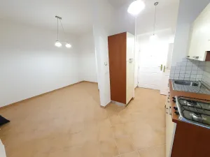 Pronájem bytu 2+kk, Praha - Smíchov, Plzeňská, 38 m2