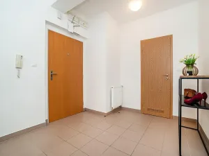 Pronájem bytu 2+kk, Praha - Řeporyje, Wiesenthalova, 59 m2