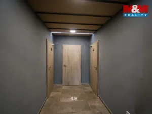 Pronájem obchodního prostoru, Rožnov pod Radhoštěm, Meziříčská, 180 m2