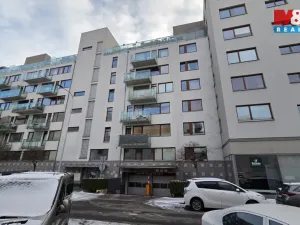 Pronájem garážového stání, Praha - Holešovice, Poupětova, 12 m2