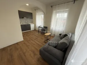 Pronájem bytu 1+kk, Praha - Dubeč, Starodubečská, 22 m2
