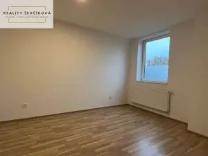 Pronájem bytu 2+kk, Holice, náměstí T. G. Masaryka, 52 m2