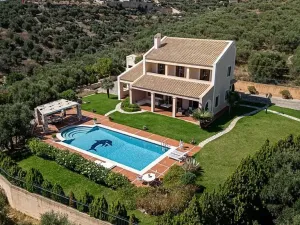 Prodej vily, Stérnes Héraklion, Řecko, 340 m2