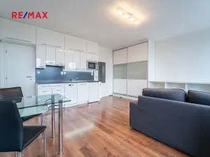 Pronájem bytu 1+kk, Velký Osek, U hřiště, 33 m2