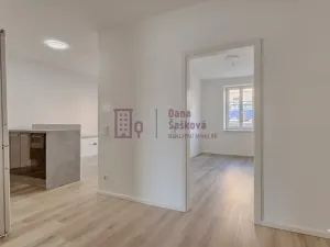 Pronájem bytu 2+kk, Jindřichův Hradec, nám. Míru, 58 m2