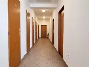 Prodej kanceláře, Hradec Králové - Slezské Předměstí, Vážní, 290 m2