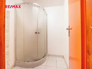 Pronájem obchodního prostoru, Praha - Dolní Počernice, Českobrodská, 66 m2