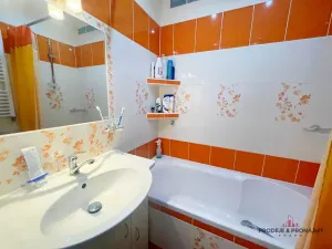 Prodej bytu 2+1, Karlovy Vary, Gagarinova, 64 m2