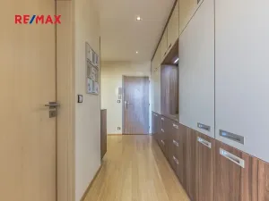 Pronájem bytu 2+kk, Praha - Kamýk, Krhanická, 54 m2