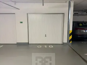 Pronájem garáže, Praha - Holešovice, V háji, 18 m2