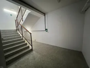 Prodej skladu, Praha - Horní Počernice, Komárovská, 210 m2