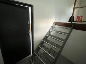 Prodej skladu, Praha - Horní Počernice, Komárovská, 210 m2