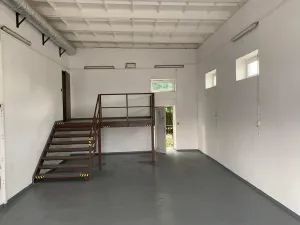 Pronájem obchodního prostoru, Praha - Horní Počernice, Komárovská, 210 m2