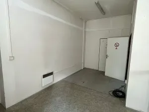 Pronájem obchodního prostoru, Praha - Horní Počernice, Komárovská, 210 m2