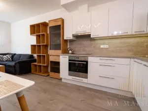 Pronájem bytu 2+kk, Praha - Střížkov, Lovosická, 52 m2