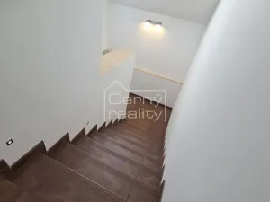 Pronájem bytu 4+kk, Pardubice, V Ráji, 350 m2