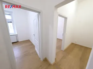 Pronájem bytu 2+kk, Praha - Libeň, Chlumčanského, 34 m2