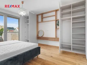 Pronájem bytu 2+kk, Praha - Karlín, Křižíkova, 79 m2