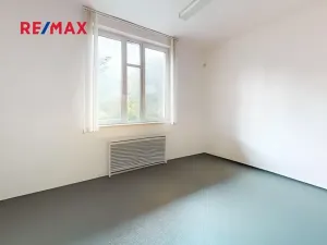 Pronájem skladu, Pardubice, Bohdanečská, 390 m2