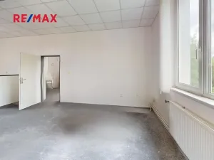 Pronájem skladu, Pardubice, Bohdanečská, 390 m2