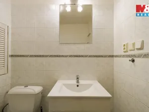 Pronájem bytu 1+kk, Praha - Troja, Svídnická, 28 m2