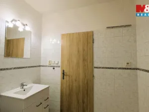 Pronájem bytu 1+kk, Praha - Troja, Svídnická, 28 m2