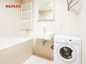 Prodej bytu 1+kk, Praha - Žižkov, Ke kapslovně, 38 m2