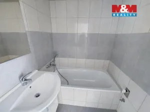 Pronájem bytu 1+1, Ostrov, Májová, 36 m2