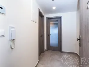 Pronájem bytu 1+kk, Praha - Hloubětín, Poděbradská, 32 m2