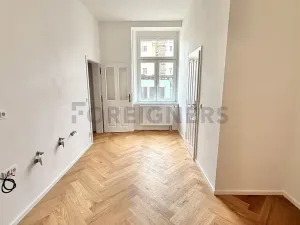 Pronájem bytu 2+kk, Praha - Vinohrady, Velehradská, 45 m2