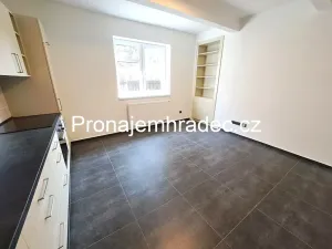 Pronájem bytu 2+1, Hradec Králové, Blahoslavova, 85 m2
