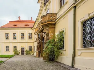 Pronájem komerční nemovitosti, Mirošov, náměstí Míru, 1364 m2