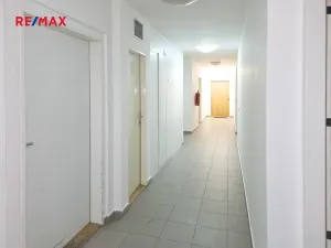 Pronájem bytu 1+kk, Praha - Stodůlky, Petržílkova, 42 m2