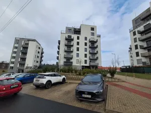 Pronájem garážového stání, Praha - Hloubětín, Za černým mostem, 14 m2