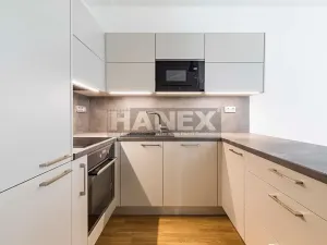 Pronájem bytu 2+kk, Praha - Karlín, Pernerova, 55 m2