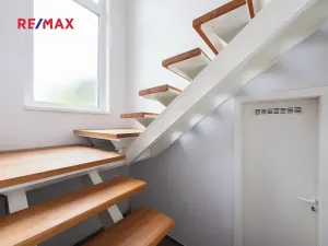 Prodej vily, Měchenice, Hlavní, 330 m2