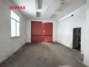 Pronájem obchodního prostoru, Praha - Horní Počernice, Komárovská, 500 m2