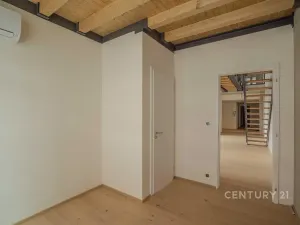 Prodej kanceláře, Praha - Vysočany, Kolbenova, 181 m2