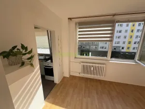 Pronájem bytu 1+kk, Praha - Modřany, Rodopská, 30 m2
