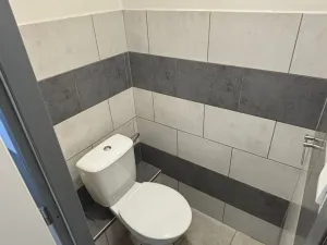 Pronájem kanceláře, Králův Dvůr, Tovární, 38 m2