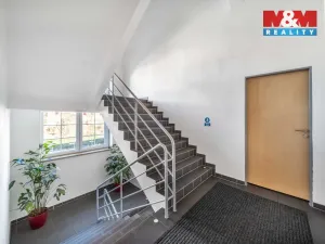 Pronájem kanceláře, Plzeň - Božkov, Božkovské náměstí, 382 m2