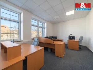 Pronájem kanceláře, Plzeň - Božkov, Božkovské náměstí, 467 m2