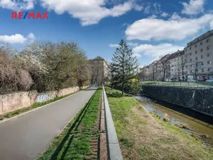 Pronájem bytu 1+kk, Praha - Libeň, náměstí Dr. Václava Holého, 27 m2