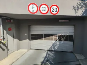 Pronájem garážového stání, Praha - Libeň, Březenská, 16 m2